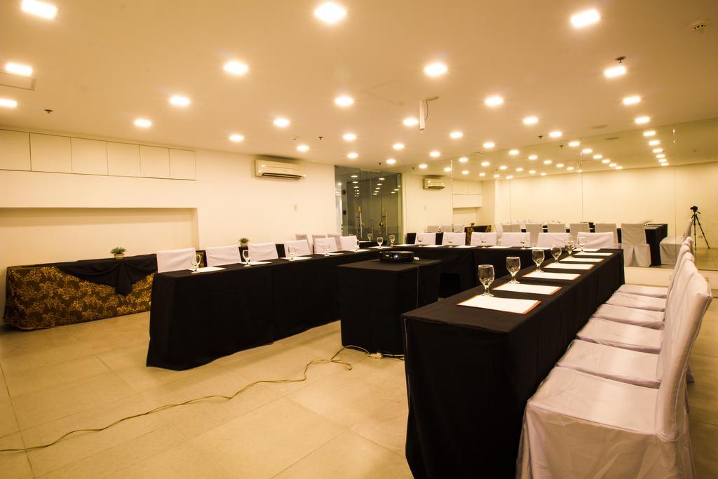 Jade Hotel And Suites Makati City Exterior photo